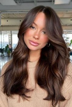 The maple brown hair is great choice for natural brunettes and those who want to seem like that. Choose your perfect shade and find out why brunettes have more fun. Maple Brown Hair, Warm Brunette Hair Color, Rich Brunette Hair, Mocha Brown Hair, Mocha Color Hair, Rich Brown Hair, Brown Hair Inspiration, Natural Brown Hair