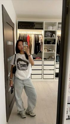 Streetwear Girls Outfit, Fits Inspo Trendy, Summer Fit Streetwear, Streetwear Fits Girl, Outfits Inspo Streetwear, Abg Style Outfit Summer, Fit Ideas Streetwear, Streetwear Women Aesthetic, Outfits Ideas Streetwear