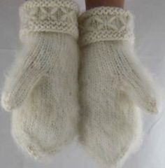 #mittens #aesthetic #coquetteaesthetic #dollett e#kawa ii#tum blr#coquette #girlblogger #paste l#gi rl#winteraesthe tic#girly Designer Winter Aesthetic, December 2024 Aesthetic, Vermont Winter Outfit, Winter Vintage Aesthetic, Chique Outfit, Russian Winter, Knitted Mittens, Cool Winter, Skandinavian Fashion