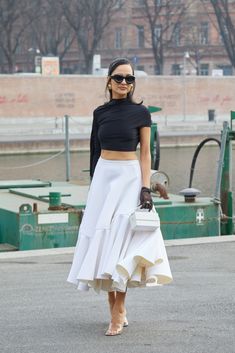 Loving this gorgeous midi skirt outfit idea! If you're looking for ways to wear a midi skirt, this post has 20+ outfit ideas on how to wear a midi skirt. Click to see them all. skirt outfits | white skirt outfit | classy women's outfit | classy outfits for women | White Skirt Outfit Classy, White Skirt Outfit, White Skirt Outfits, Midi Skirt Outfit, Full Skirts, Midi Skirts, White Skirt, Skirt Outfit