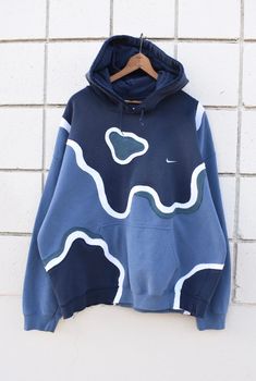 Balenciaga Outfit, Ropa Upcycling, Winter Products, Diy Vetement, Face Plate, Custom Hoodie, Elements Of Style, Vintage Hoodies