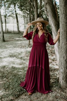 Plus Fall Dresses With Boots, Fall Family Photo Dress Old Navy, Plus Size Mom Christmas Photoshoot, Red Lace Dress Family Pictures, Cheap Medium Wash Fall Dresses, Maxi Dress Fall Photoshoot, Fall Long Sleeve Dresses With Booties, Fall Winter Engagement Shoot Dress, Fall Clothes For Pictures Family