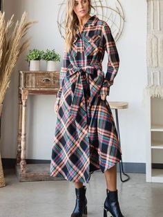 Flannel but make it a dress! Super cute maxi flannel shirtdress - button up front and matching belt. Fall Thrift, Plaid Maxi Dress, Plaid Dresses, Missy Dresses, Plus Size Plaid, Flannel Dress, Sweater Collection, Full Length Dress, Curvy Dress