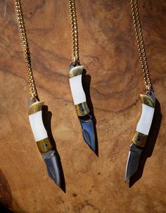 A beautiful folding knife necklace, crafted with stainless steel and brass and natural white shell abalone. These necklaces are unisex and the perfect gift. Coming hung on either a 14k gold filled chain or sterling silver of your desired chain length, please select from the drop down menu. Wear at your own risk, these knives are sharp - Make sure knife is folded close when wearing on neck to avoid injury. - Knife measures 6 cm long (when open) - Brass + Stainless Steel Knife with with Sterling S Pocket Knife Necklace, Blade Necklace, Knife Necklace, Necklace Shell, Cotton Jewelry, Bag Jewelry, Unisex Necklace, Jewelry Essentials, Safe Storage