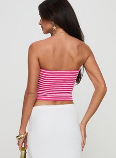 Tube top Strapless style, inner silicone strip at bust, knit material, striped print Good stretch, fully lined  96% polyester 4% elastane Cold gentle machine wash Top Strapless, Baby Crop Top, Pink Formal Dresses, Fleece Dress, Festival Tops, Outerwear Outfit, Strapless Tops, Loungewear Sets, Curve Dresses