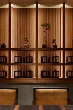 an empty table and chairs in front of a bookshelf with many books on it