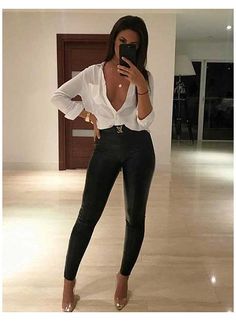 Casual Night Out Outfit, Go Out Outfit Night, Lederhosen Outfit, Bar Outfits, Outfit Essentials, Leather Pants Outfit, Casual Night Out, Night Out Outfit, Dinner Outfits