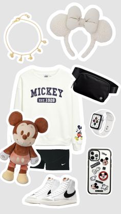 Disney Preppy Outfits, Disney Outfits For Men, Neutral Disney Outfits, Preppy Disney Outfits, Disney World Christmas Outfit, Wdw Outfits, Disneyland Aesthetic Outfit, Disney Parks Outfits