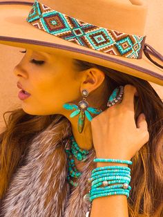 Gambler Hat, Beaded Hat Bands, Stile Boho Chic, Fox Fur Vest, Hat Bands, Beaded Hat, Estilo Hippie, Western Cowboy Hats, Western Chic