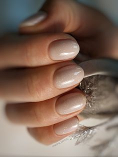 Neutral With Sparkle Nails, Opaque Shimmer Nails, Cream Nails With Sparkle, Natural Luminary Nails, Nail Champagne Color, Champagne Bridal Nails, Simple Shimmer Nails, Champagne Pearl Nails