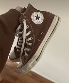 Boty Converse, Zapatillas All Star, Brown Converse, Cute Converse, Dr Shoes, Shoe Inspo, Aesthetic Shoes, Swag Shoes