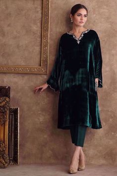 Velvet Kurta Designs, Raw Silk Pants, Trend Ideas, Beautiful Pakistani Dresses, Velvet Clothes