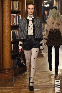 Were Back, Dinner Bell, Estilo Preppy, Cold Weather Outfits, Fashion Images, Beauty Business, Fall 2015, Pre Fall, Party Fashion