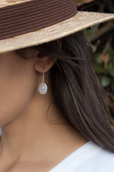 Moonstone Earrings ~ Sterling Silver 925 ~ June Birthstone ~ Gemstone ~ Dangle ~ Handmade ~ Jewelry ~ Tear Drop ~ Maresia ~ Boho 》D E T A I L S《 ✦ M E T A L : Sterling Silver 925 ✦ S T O N E : Moonstone ✦ B I R T H S T O N E : June ( Moonstone ) 💎 Because of the name, this stone always had a strong connection with the magic of the moon. The moonstone is known as a protection for travelers, a gift of love & passion and a path to wisdom. ✧ Please note natural gemstones are unique and may vary Dangle Pearl Earrings With Gemstones, Silver Moonstone Jewelry With Pearl Drop, Everyday White Gemstone Earrings, Gemstone Pearl Earrings, Delicate Silver Moonstone Earrings, White Pearl Earrings In Sterling Silver, Sterling Silver Pearl Earrings With Gemstone, Silver Pearl Earrings With Gemstone, Round, Silver Pearl Earrings With Gemstone In Round Shape