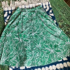 Nwt Maxi Button Down So Much Material! Pockets So Amazing Kelly Green Floral Print Elastic Waistband Waist 24” Length 42” Green Buttoned Skirt For Summer, Green Skirt With Button Closure For Spring, Button Down Maxi Skirt, Tabitha Brown, Grey Maxi Skirts, Comfy Skirt, Blue Maxi Skirt, Flowy Maxi Skirts, Cotton Maxi Skirts