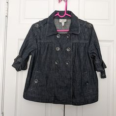 New Ann Taylor Loft Short Sleeve Denim Jacket - Color Dark Blue - Size M Spring Outerwear With Pockets In Dark Wash, Spring Utility Cotton Denim Top, Spring Collared Medium Wash Outerwear, Spring Collared Outerwear In Medium Wash, Collared Medium Wash Outerwear For Spring, Spring Utility Denim Jacket With Buttons, Spring Denim Utility Outerwear, Spring Denim Blue Utility Jacket With Button Closure, Utility Denim Blue Jacket For Spring