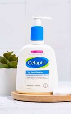 Cetaphil Oily Skin Cleanser is a low lather gel formula containing Niacinamide, Glycerin and Panthenol. Removes excess oil, dirt, skin debris and make-up. Deeply cleans and minimises pores without drying or stripping the skin and preserves the skin's natural barrier. Effectively purifies the skin from pollution microparticles. Ideal for morning and evening facial cleansing. Cetaphil For Oily Skin, Oily Skin Cleanser Products, Cheap Skin Care Products For Oily Skin, Oily Acne Prone Skin Care, Face Cleanser For Oily Skin, Cetaphil Oily Skin Cleanser, Cetaphil Oily Skin, Oily Skin Cleanser, Cetaphil Cleanser