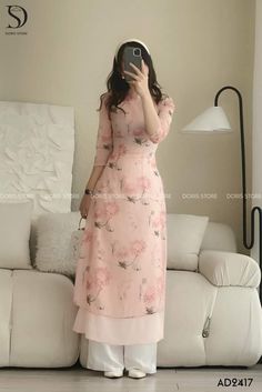 Ao Dai Graduation, Green Ao Dai, Wedding Ao Dai, Ao Dai Vietnamese, Modern Ao Dai, Vietnamese Fashion, Vietnamese Ao Dai, Vietnamese Girl, Vietnamese Clothing