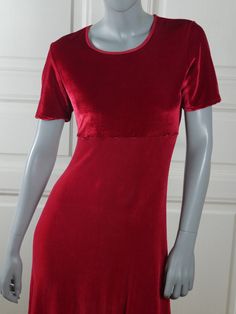 This Danish vintage red dress has a round neckline, short sleeves, and an empire waistline that gives way to an A-line above-the-knee skirt. The slip-on dress has a red velvet bodice and sleeves and a red lycra skirt. Brand label: Jacqueline De Young Collection Size: 6 US, 10 UK (see exact measurements below) Material: Polyester, Lycra Condition: Excellent ---MEASUREMENTS--- Bust = 34 inches (86cm) Waist = 27 inches (68.5cm) Hips = 37 inches (94cm) Sleeve Length = 9 inches (23cm) Dress Length = Solid Crew Neck Party Dress, Red Fitted Mini Dress With Short Sleeves, Fitted Red Mini Dress With Short Sleeves, Fitted Short Sleeve Crew Neck Dress, Fitted Crew Neck Short Sleeve Dress, Red Short Sleeve Evening Dress, Red Fitted Dress With Short Sleeves, Red Mini Dress With Short Sleeves For Evening, Red Summer Dress