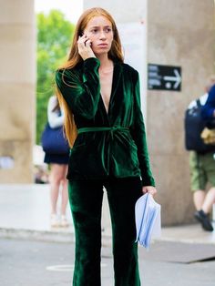 #4: Be careful when it comes to drying. For a velvet coat, jacket or dress, always hang the piece on a hanger to dry. Green Velvet Suit, Feminine Boy, Velvet Outfits, 2018 Style, Velvet Flare Pants, Mode Tips, Mode Kimono, Blazer Outfit