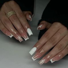 #christmasnails #winternails #frenchnails #snowflake #mediumlengthnails Christmas Winter Nails, Make Nails Grow, Acrylic Nails Nude, Colored Acrylic Nails, French Tip Acrylic Nails, French Acrylic Nails, High Desert