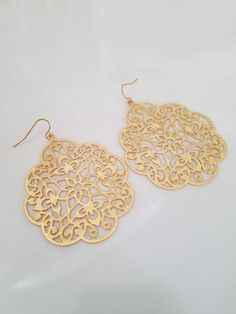 beautiful gold or white gold plated over brass filigree leaf earrings matching necklace; Listing: https://www.etsy.com/listing/63254974/filigree-with-bird-necklace-white-gold Elegant Gold-plated Cadmium-free Earrings, Elegant Gold Plated Cadmium-free Earrings, Silver Filigree Gold-plated Jewelry, Delicate Gold Nickel-free Jewelry, Elegant Gold-tone Jewelry With Filigree, Delicate Gold Necklace With Matching Earrings, Elegant Gold-tone Filigree Jewelry, Gold Plated Filigree Dangle Jewelry, Ornate Gold Plated Filigree Jewelry