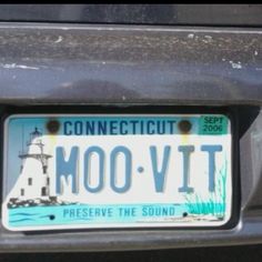 a license plate that says moo - vit on the side of a car