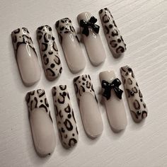 Nail Art Leopard Print, Gel Nails Ideas Oval, Black And White Leopard Print Nails, Nail Layout Design, Black And White Leopard Nails, Nail Ideas Leopard Print, Grey Leopard Nails, Snow Leopard Nails, Greyday Nails