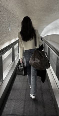 Rimowa Suitcase, First Class Plane, Louis Vuitton Aesthetic, Casual Outfits Fashion, Style Scrapbook, Dark Feminine Aesthetic, Paris London, Jet Lag