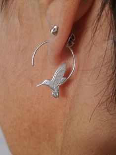 These stunningly detailed Sterling silver  hummingbirds are so comftable and easy to wear. They are lightweight and dont fall out. Hummingbird Earrings, Metal Clay Jewelry, Dope Jewelry, Rustic Jewelry, Sterling Silver Jewelry Handmade, Native Jewelry, Jewelry Techniques, Nature Inspired Jewelry, Silver Jewelry Handmade