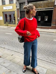 Red Sweater Outfit, Skandinavian Fashion, Chique Outfits, Looks Party, Red Sweater, Inspired Outfits, 가을 패션, Casual Sweaters, Mode Vintage