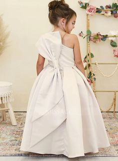 Ball-Gown One-Shoulder Floor-Length Satin Flower Girl Dresses With Bow(s) Dresses With Bow, Nye Wedding, Sparkle Wedding Dress, Girls Dresses Online, Wedding 2025, Princess Ball Gowns, Fashion Organization