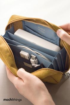 Basic and functional: 4 divided pockets + 1 small open pocket, 4 elastic holders attached – hold your lipstick, a USB thumb drive, and more! Pocket Notes, Plan B, Thumb Drive, Purse Organization, In The Bag, The Bag, The Pouch, Bag Organization, Sewing Techniques