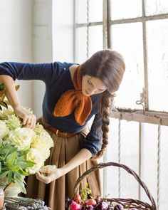 Teaching in a beautiful space. Arranging Flowers, Country Casual, Retro Mode, Mori Girl, Boho Vintage, Look Vintage, 가을 패션, Casual Sweaters, Mode Vintage