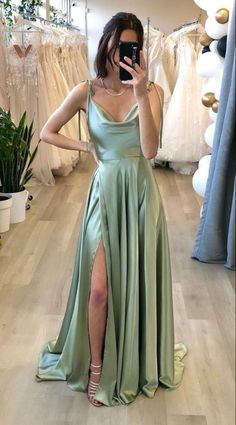 Mint Green Prom Dress, Green Evening Dress, Prom Dress Inspiration, Cute Prom Dresses, Green Bridesmaid Dresses, Bridal Party Dresses, Green Prom Dress, Grad Dresses