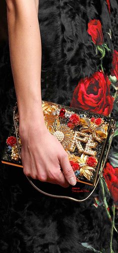 Milano Fashion Week, Floral Fashion, Dolce E Gabbana, Fall 2015, Dolce & Gabbana, Beautiful Bags, Italian Fashion, Fashion Details, Vanity Fair