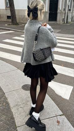 Fall Skirt Outfits, Fall Skirt, Europe Outfits, Italy Outfits, Paris Outfits, Looks Street Style