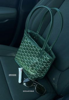 Mini Goyard Tote, Goyard Mini Tote Outfit, Goyard Mini Bag, Goyard Mini Anjou, Goyard Paris, Rihanna Dress, Bags Wishlist, Purse Aesthetic