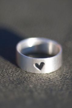 Infinita beleza... Simple Silver Jewelry, Promise Ring Set, Silver Heart Ring, Couple Jewelry, Silver Jewelry Rings, Cute Rings, Rings Simple, Ring Sterling Silver, Sterling Ring