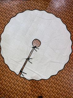 a drawing of a flower on a piece of paper in the shape of a circle