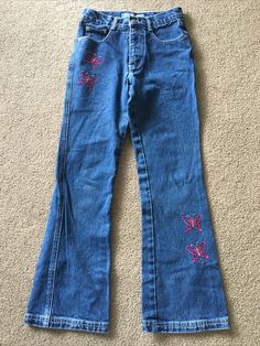 Up for grabs... A pair of Vintage U.R.i.t. embroidered jeans girls size 12 mom jeans, high waist from the 1990s.   These jeans are in excellent condition.  Actual Measurements: Waist:  26" Hips:  29" Inseam:  27.5" Rise:  9.5" They will come to you via USPS Priority Mail from a smoke free home! Happy Shopping! Cute Colored Jeans, Jeans With Paint, Vintage Embroidered Jeans, Embroidered Jeans Aesthetic, Customize Pants, Embroiderd Jeans, Color Jeans, Thrifted Jeans, Colorful Jeans