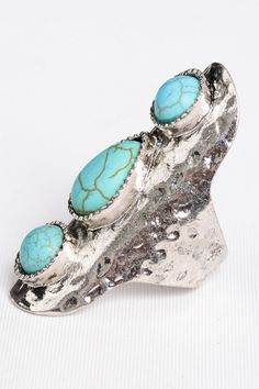 This ring is the ultimate accessory for any cowgirl or cowboy! With a Western-inspired design, it adds the perfect touch of style to any outfit. Plus, its durable construction means you can wear it on all your adventures. Yeehaw! Turquoise Stone Ring, Western Rings, Natural Turquoise Stone, Turquoise Ring Silver, Jewelry Fashion Trends, Southwest Style, Turquoise Rings, Ring Fit, Three Stone Rings