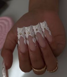 Flower White Nails, Cute Nails French Tip, Cute Nails French, White Nails Trendy, Nails 3d Gel, Nail Wedding, Nails French Tip, Custom Nails, Nails 3d