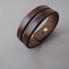 Handmade Leather Jewelry, Wood Jewelery, Diy Leather Bracelet, Leather Jewelry Diy, Leather Wallet Pattern, Leather Bangle, Leather Gifts