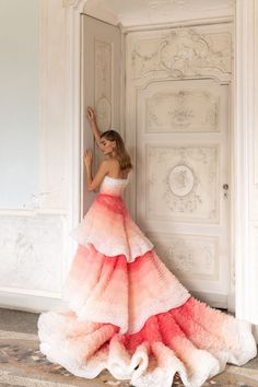 Size: US 6 Ombre Wedding Dress, Fairy Tale Wedding Dress, Wedding Dress Trends, Colored Wedding Dresses, Fashion Group, Gorgeous Gowns, Designer Gowns, Dream Wedding Dresses, Dress Lace