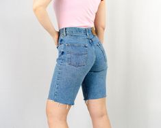 "AUNT GERTRUDE PRESENTS - vintage 90s cut off jean shorts - brand: Creem - made of heavyweight blue denim - high waist - zip fly - 5 pockets - material: 100% cotton CONDITION (1-10) - 8 - The cutoffs in good condition. SIZE/MEASUREMENTS size from label: 31 best fits women: L waist: 29 inches (74 cm) hips: 41 inches (104 cm) rise: 12 inches (30 cm) length: 19,5 inches (50 cm) inseam: 10 inches (25 cm) The model is 5'9\" (174 cm), measures 35-27-38 (90-69-96 cm) and wears size M" 90s Style Frayed Hem Shorts For Spring, 90s Style Fitted Jean Shorts, 90s Style Spring Shorts With Frayed Hem, Fitted 90s Style Jean Shorts, 90s Style Frayed Hem Cutoff Jean Shorts, 90s Cutoff Jean Shorts For Summer, 90s Style Cutoff Jean Shorts For Summer, 90s Style Jean Shorts With Frayed Hem, 90s Jean Shorts With Frayed Hem For Spring