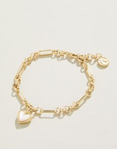 Child is happy but quickly off Gold Stack Bracelets, Wishlist Items Aesthetic, Pretty Jewellery Gold, Cute Gold Jewelry, Cute Charm Bracelets, Gold Jewlry, Good Bracelet, Gold Beaded Bracelets, Gold Bracelets Stacked