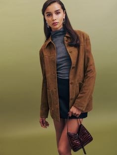 It's jacket season. The Lincoln is a suede shirt jacket with a button front, collared neckline, and side pockets. Closet Quotes, Suede Jacket Outfit, Outfits Juveniles, Corporate Outfit, Topanga Canyon, Fashion Goals, Fitted Turtleneck, Brown Suede Jacket, Jacket Outfit