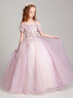 Silhouette Princess Neckline Off-the-Shoulder Hemline/Train Floor-Length Back Details Zipper Fabric Tulle, Organza Embellishment Flowers Sleeve Length Short Sleeve Fully Lined Yes Season Spring, Summer, Fall Weight 1kg Pixie-cut Lang, Pink Child, Party Dress Birthday, Kids Pageant Dresses, Kids Pageant, Boho Wedding Gowns, Wedding Dress Cap Sleeves, Princess Flower Girl Dresses