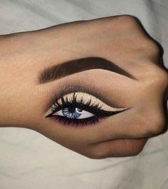 That cut crease could cut a man. Eye Makeup On Hand, Oval Makeup Brush, Makeup Drawing, Waxed Eyebrows, Best Eyebrow Products, Eyebrow Shape